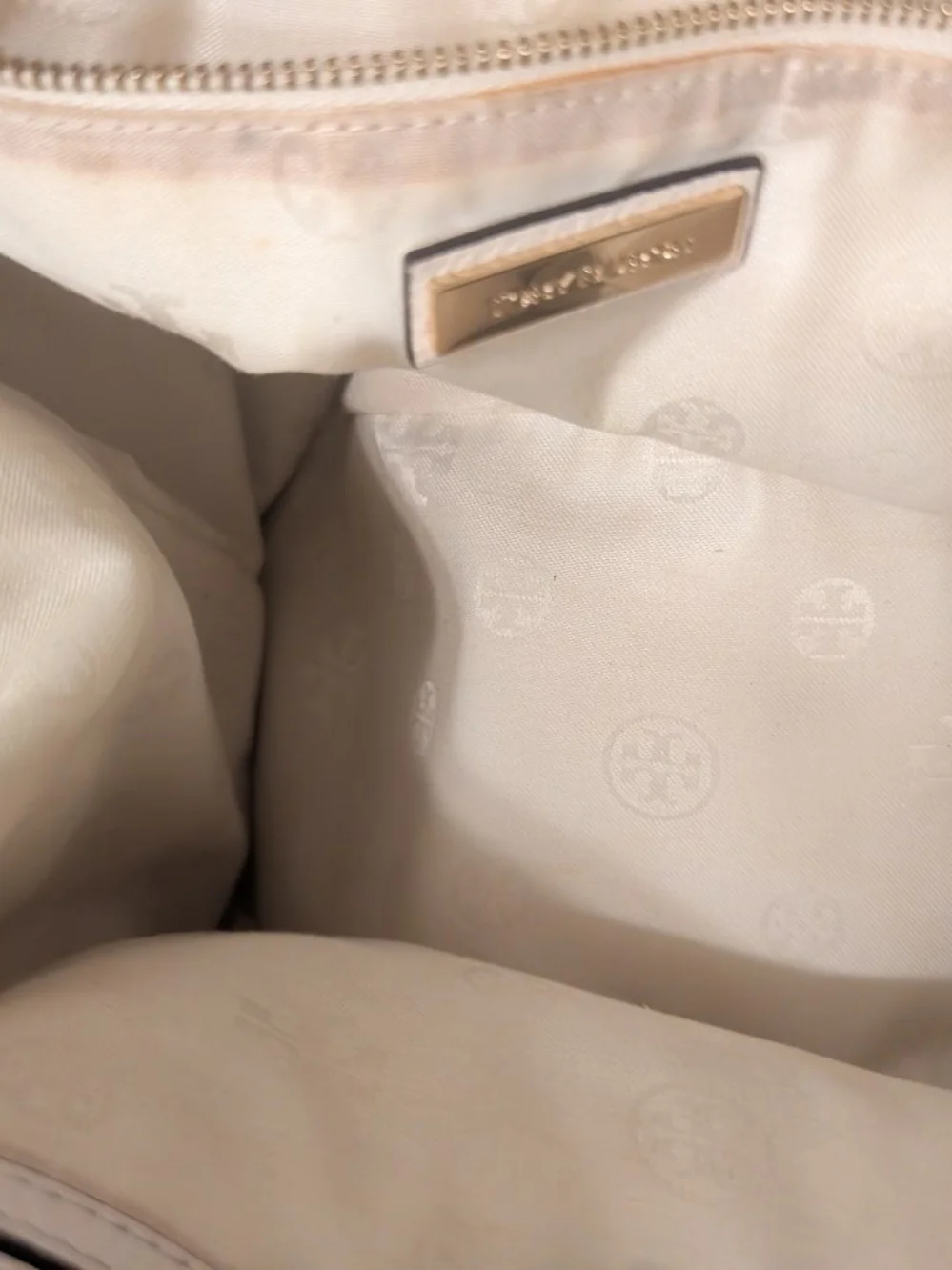 Authentic Pre Owned Tory Burch Cream Leather Satchel Bag W/handle's and Straps.